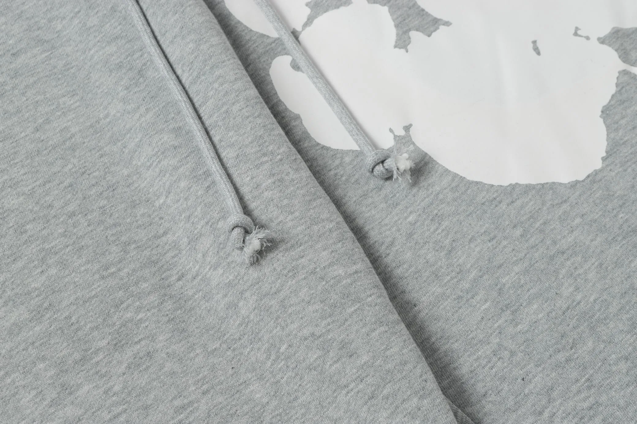 8002# DENIM TEARS Kapok European and American trendy brand high-quality printed hooded sweatshirt set. Terry fabric weighs 380 grams. Threads are customized and dyed in the same color. Color Black Gray Purple Size S-XL
